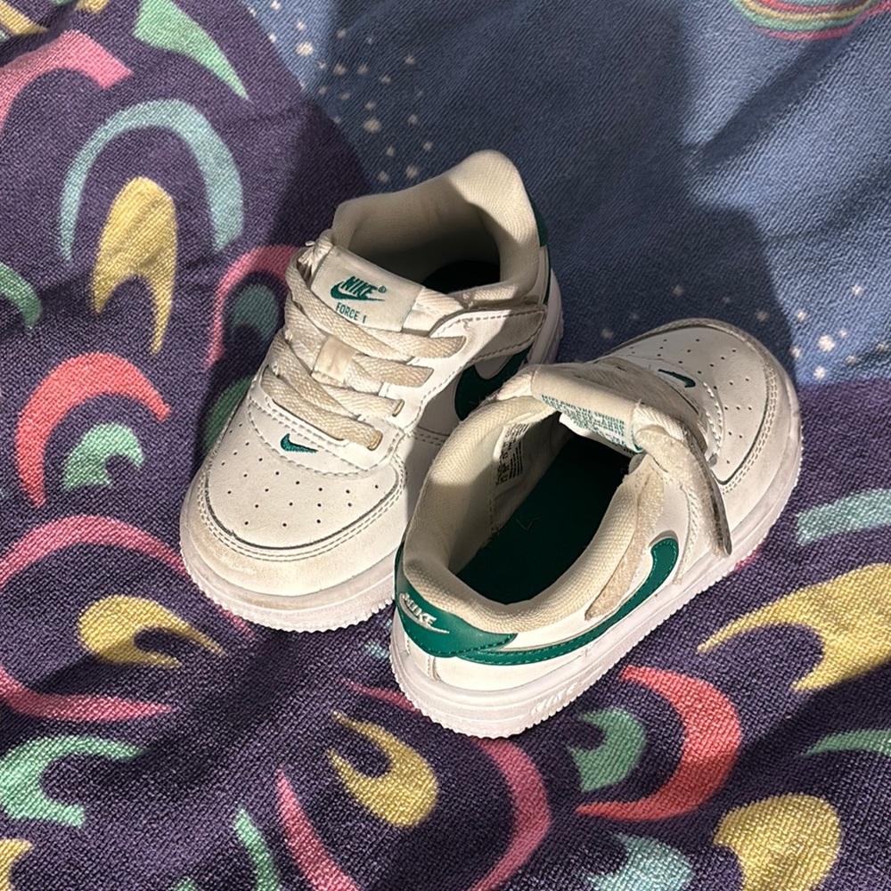 Nike Kids White and Green Sneakers